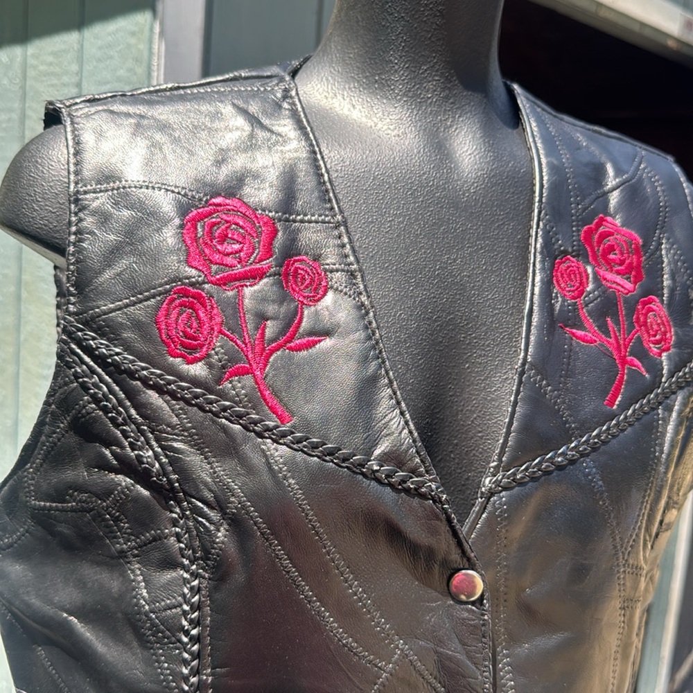 NWT Leather Vest With embroidered Roses & Lots of Extra details motorcycle sz L